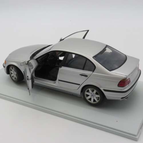 Collectable Cars - UT Models BMW 328i model car - Scale 1/18